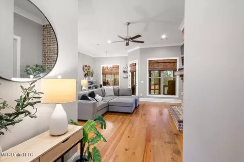 Entry Way - 445 Brazos Dr, Brandon, MS 39047 photo 2 of 4