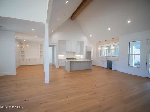 Living - 103 Silverleaf Dr, Madison, MS 39110 photo 1 of 5