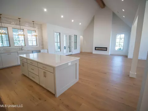 Living - 103 Silverleaf Dr, Madison, MS 39110 photo 4 of 5