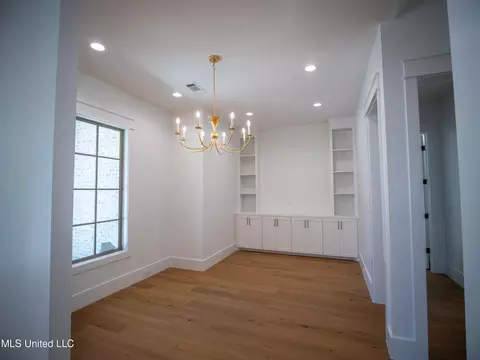 Living - 103 Silverleaf Dr, Madison, MS 39110 photo 3 of 5