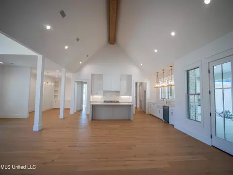 Living - 103 Silverleaf Dr, Madison, MS 39110 photo 2 of 5