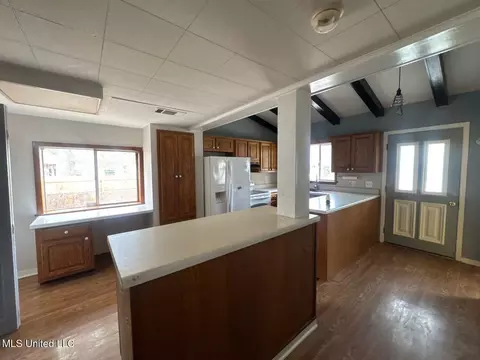 Kitchen - 217 Harbor Ln, Brandon, MS 39047 photo 3 of 5