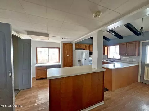 Kitchen - 217 Harbor Ln, Brandon, MS 39047 photo 5 of 5
