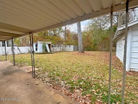 Exterior - 217 Harbor Ln, Brandon, MS 39047 photo 2 of 6