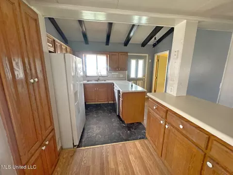 Kitchen - 217 Harbor Ln, Brandon, MS 39047 photo 1 of 5