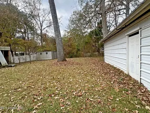 Exterior - 217 Harbor Ln, Brandon, MS 39047 photo 3 of 6