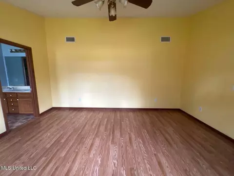 Living - 217 Harbor Ln, Brandon, MS 39047 photo 6 of 8