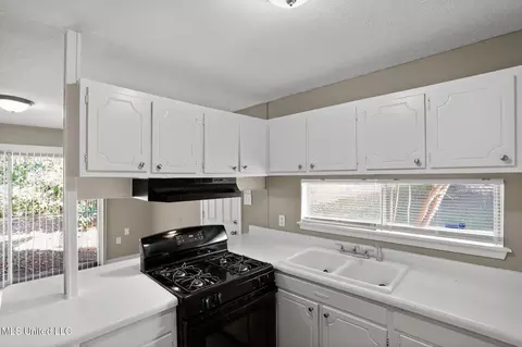 Kitchen - 2446 Overbrook Dr, Jackson, MS 39213 photo 2 of 4