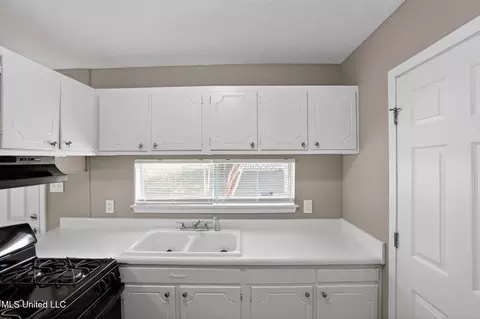 Kitchen - 2446 Overbrook Dr, Jackson, MS 39213 photo 3 of 4