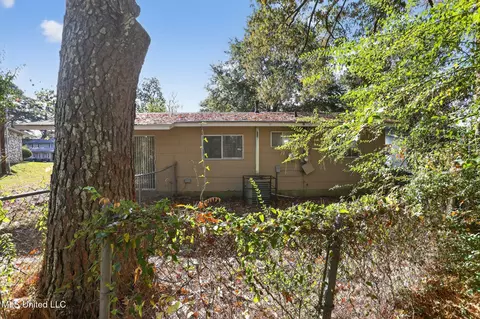 Exterior - 2446 Overbrook Dr, Jackson, MS 39213 photo 7 of 8