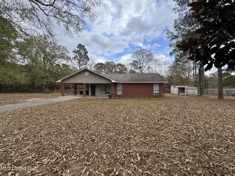 13 C Bond Rd, Wiggins, MS 39577