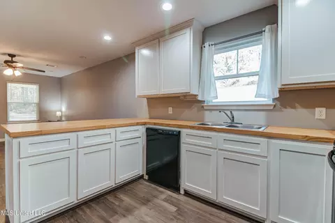 Kitchen - 196 Easley Rd #D, Lucedale, MS 39452 photo 1 of 2