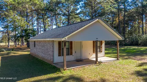 Exterior - 196 Easley Rd #D, Lucedale, MS 39452 photo 1 of 7