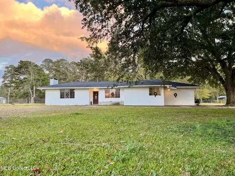 174 Victory Rd, Laurel, MS 39443