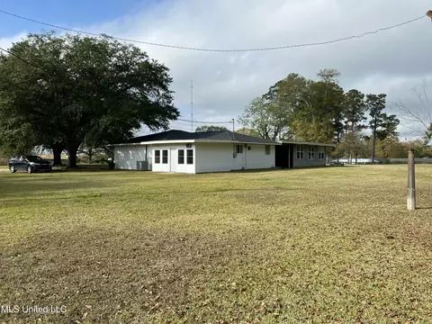 174 Victory Rd, Laurel, MS 39443 photo 9