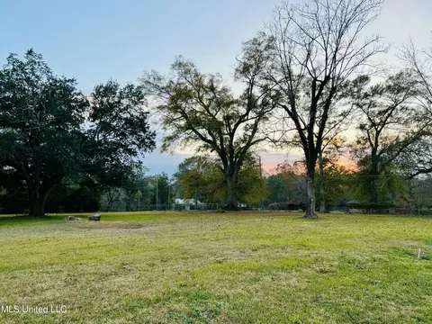 174 Victory Rd, Laurel, MS 39443 photo 3