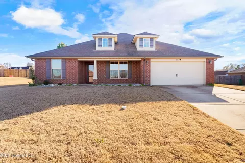 2163 Woodridge Dr, Southaven, MS 38672