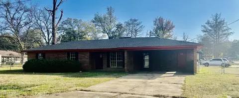 203 Union St, Itta Bena, MS 38941