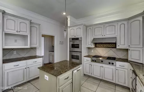 Kitchen - 401 Kingsbridge Rd, Madison, MS 39110 photo 3 of 7