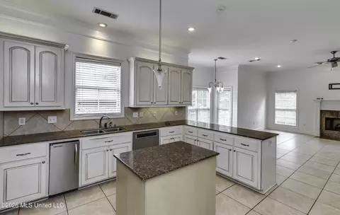Kitchen - 401 Kingsbridge Rd, Madison, MS 39110 photo 5 of 7