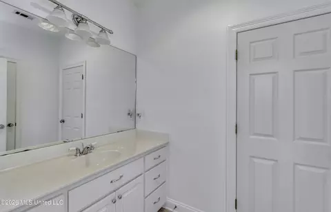 Bath - 401 Kingsbridge Rd, Madison, MS 39110 photo 8 of 12