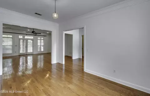 Living - 401 Kingsbridge Rd, Madison, MS 39110 photo 2 of 14