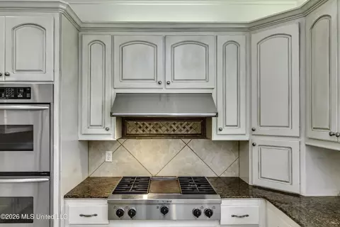 Kitchen - 401 Kingsbridge Rd, Madison, MS 39110 photo 7 of 7