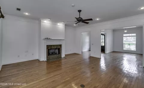 Living - 401 Kingsbridge Rd, Madison, MS 39110 photo 5 of 14