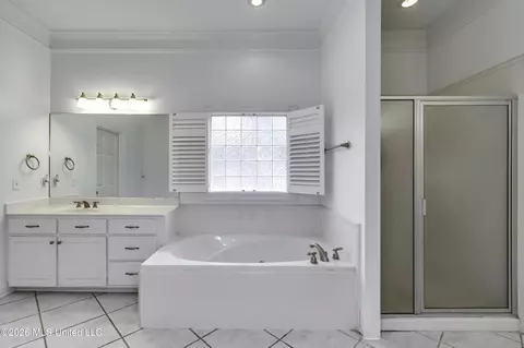 Bath - 401 Kingsbridge Rd, Madison, MS 39110 photo 2 of 12