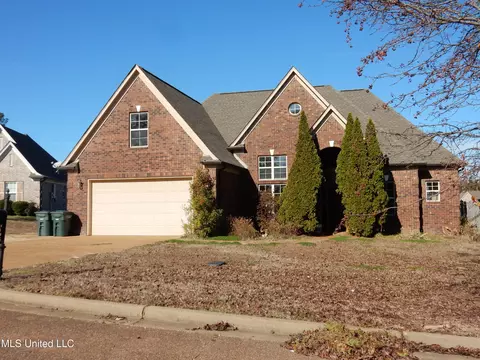 406 Robin Cv, Senatobia, MS 38668
