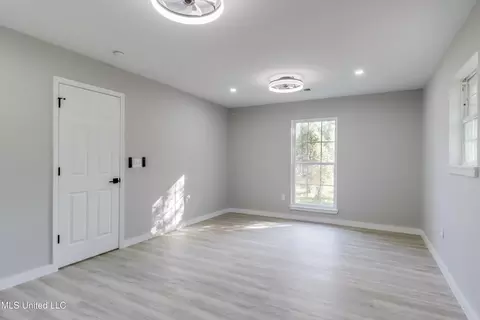 5709 Meadowview Dr, Moss Point, MS 39562 photo 13