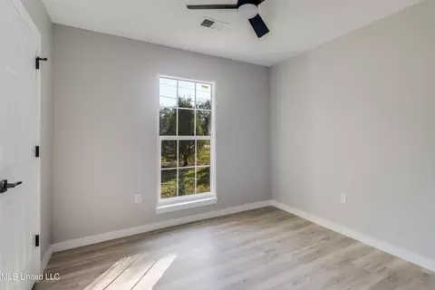 5709 Meadowview Dr, Moss Point, MS 39562 photo 9