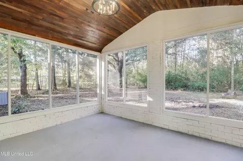 5709 Meadowview Dr, Moss Point, MS 39562 photo 8