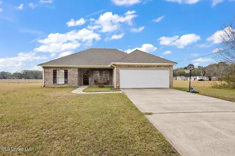 612 Woodland Dr, Canton, MS 39046