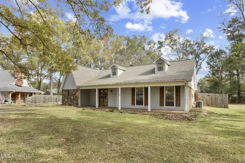 429 S Pin Oak Dr, Madison, MS 39110