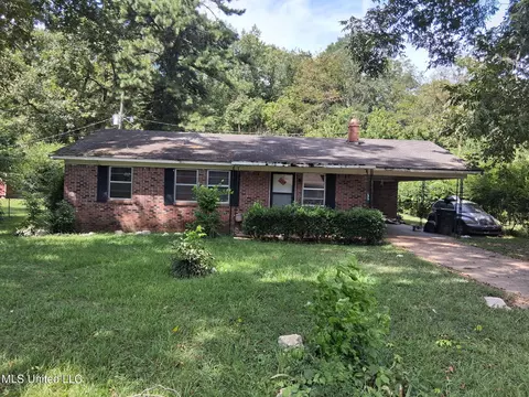 128 Isom Dr, Holly Springs, MS 38635