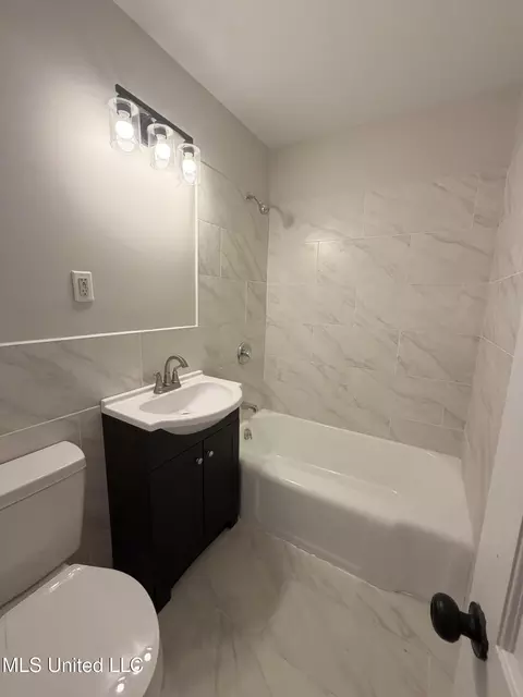 Bath - 3 Maplewood Ln, Natchez, MS 39120 photo 2 of 2