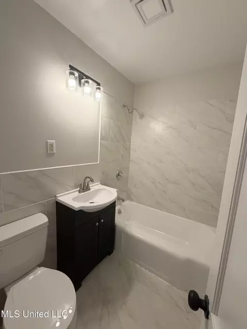Bath - 3 Maplewood Ln, Natchez, MS 39120 photo 1 of 2