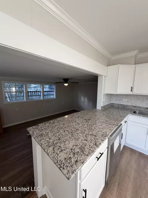 Kitchen - 3 Maplewood Ln, Natchez, MS 39120 photo 4 of 5