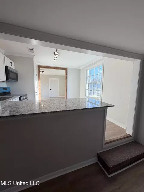 Kitchen - 3 Maplewood Ln, Natchez, MS 39120 photo 3 of 5