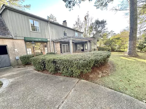Exterior - 400 Charles St, Brookhaven, MS 39601 photo 7 of 14