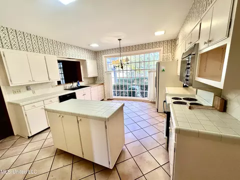 Kitchen - 400 Charles St, Brookhaven, MS 39601 photo 4 of 4