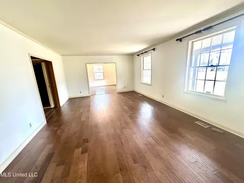Living - 400 Charles St, Brookhaven, MS 39601 photo 3 of 3