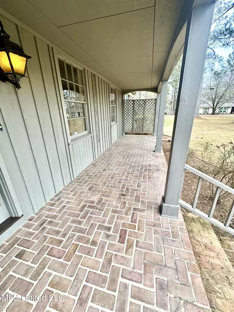 Exterior - 400 Charles St, Brookhaven, MS 39601 photo 11 of 14