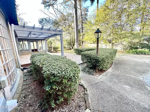 Exterior - 400 Charles St, Brookhaven, MS 39601 photo 4 of 14