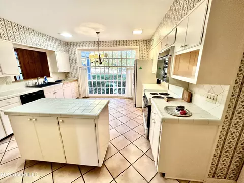 Kitchen - 400 Charles St, Brookhaven, MS 39601 photo 1 of 4