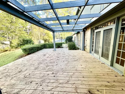 Exterior - 400 Charles St, Brookhaven, MS 39601 photo 6 of 14