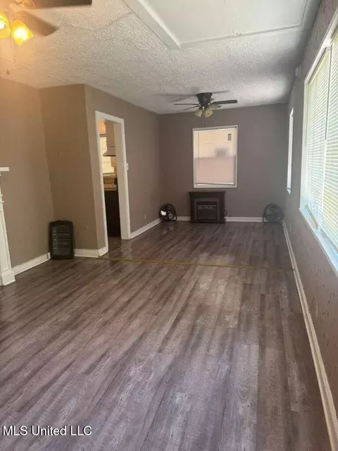 Living - 2677 Shannon St, Jackson, MS 39212 photo 1 of 1