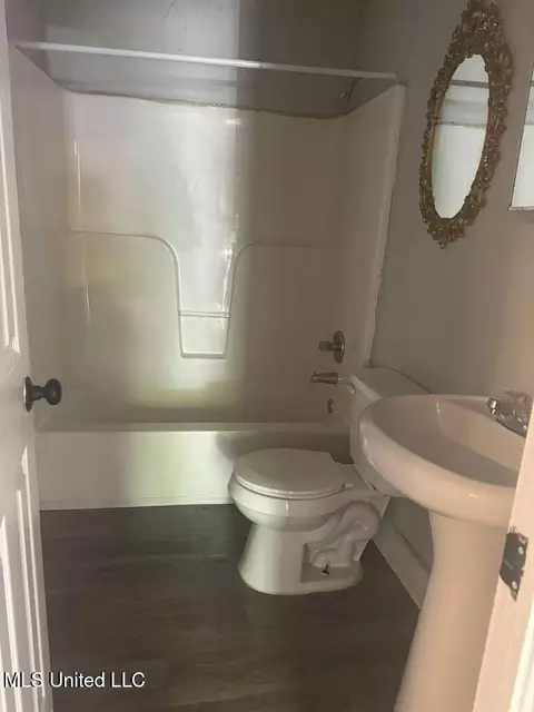 Bath - 2677 Shannon St, Jackson, MS 39212 photo 1 of 1