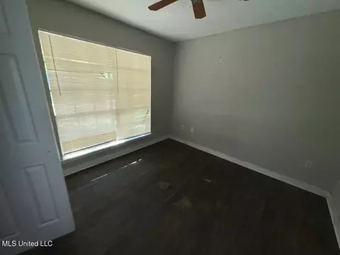 946 N Valley Falls Rd, Jackson, MS 39212 photo 5
